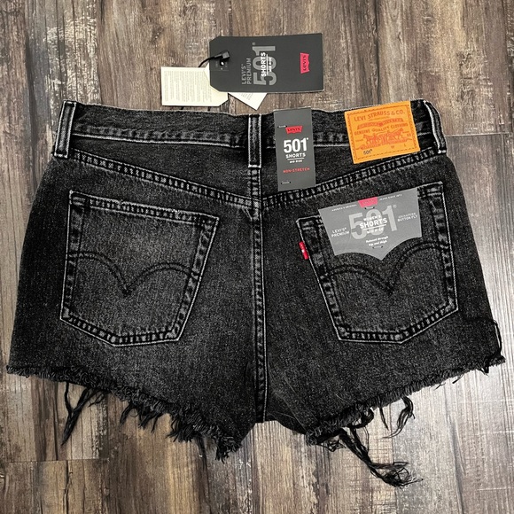 Levi’s 501 Mid-rise Shorts - Picture 2 of 6